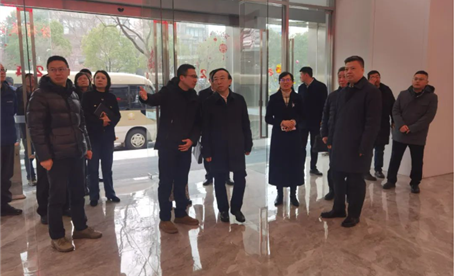 要闻 || 成都市及青羊区领导一行赴欧宝买球(中国)参观调研